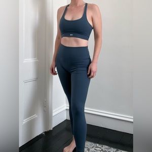 SET Active Luxform®️ Scoop neck Y bra and leggings, Medium